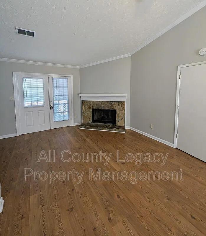 3 bed, 2.0 bath, 1218 sqft, $1,995 — Photo 3
