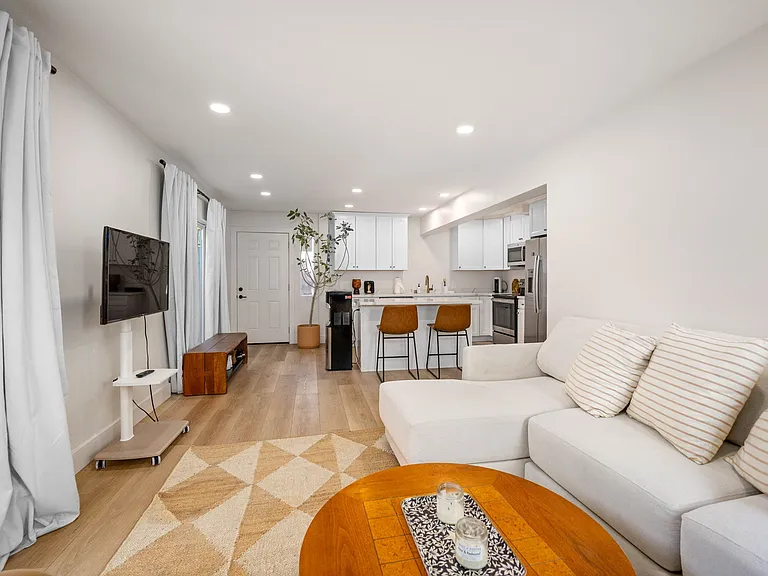 810 California St #3 — Photo 8