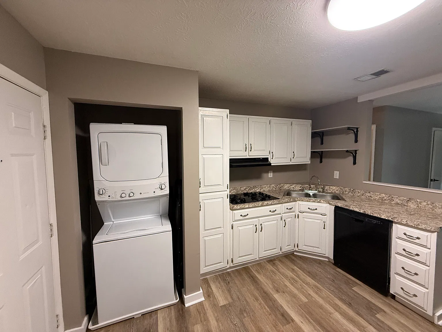3 bed, 962 sqft, $1,325 — Photo 3