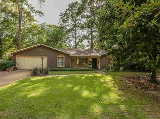 5257 Meadow Oaks Park Dr, Jackson, MS 39211