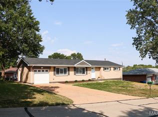 9821 Whitcomb Ln, Saint Louis, MO 63123