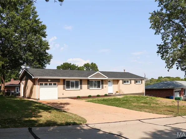 9821 Whitcomb Ln, Saint Louis, MO 63123