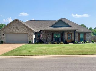 35 Shady Meadow Dr, Jackson, TN 38305