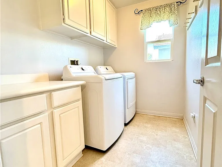 1319 Jacaranda Cir — Photo 21
