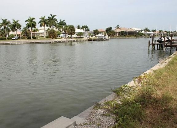 View Down North of the canal