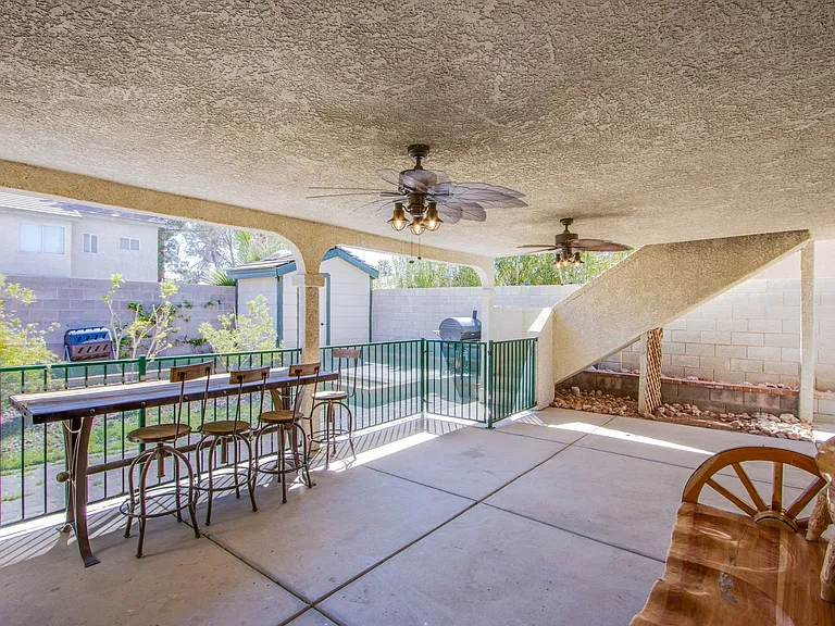 2342 Viewcrest Rd — Photo 25