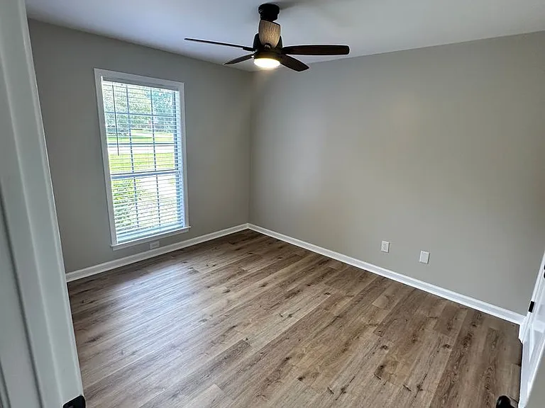 201 Belton Dr — Photo 28