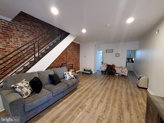 3rd image of 6617 Vandike St