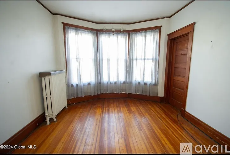 2 bed, $1,400 — Photo 1