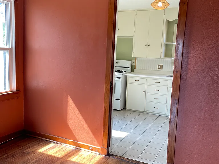 723 Kansas St — Photo 3