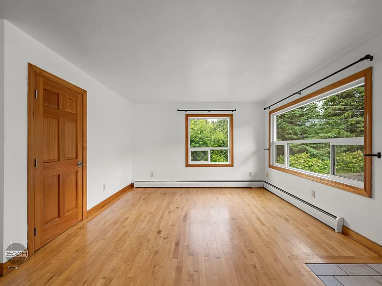 2326 Cordova St #8 — Photo 9