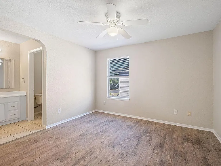 2214 Katy Ln #D — Photo 9