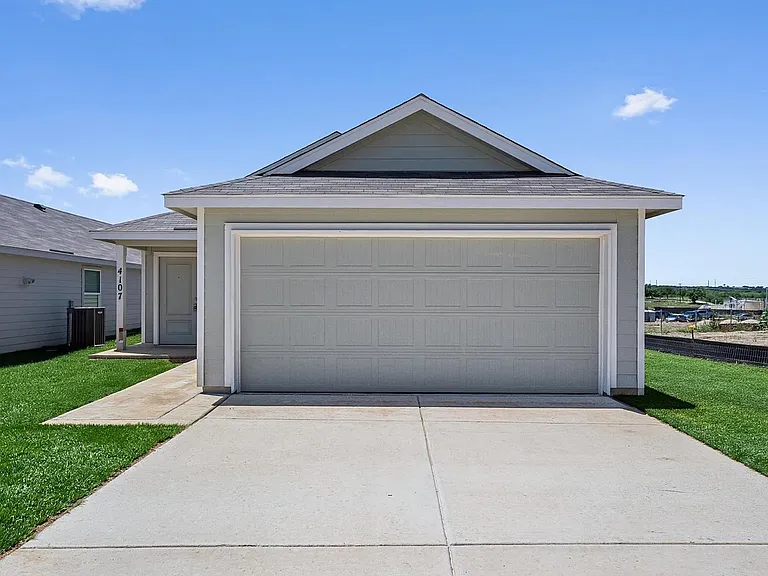 255 Zyra Ave — Photo 1