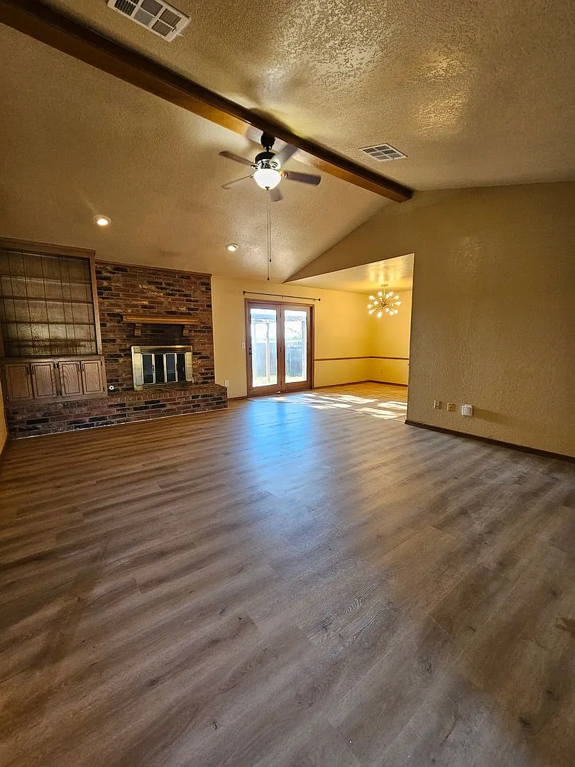 (3) Bed/(2) Bath in Rock Creek Polo Club Addition! Pet Negotiable! — Photo 3