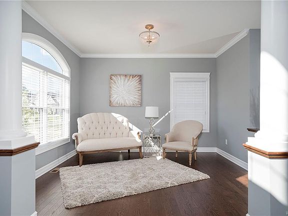 4th image of 74 Ashdale Cir