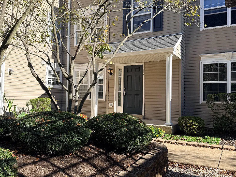 213 Fulgens Ct #224