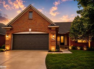40135 Streamwood Ct, Sterling Heights, MI 48310