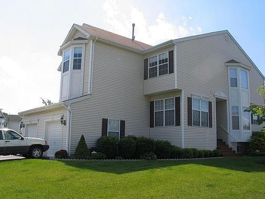 End unit house with beautiful views!