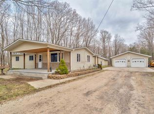 1683 W Quarry Rd, Gulliver, MI 49840