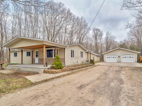 1683 W Quarry Rd, Gulliver, MI 49840
