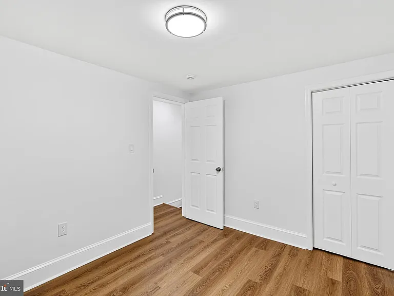 1821 E Oakdale St — Photo 18
