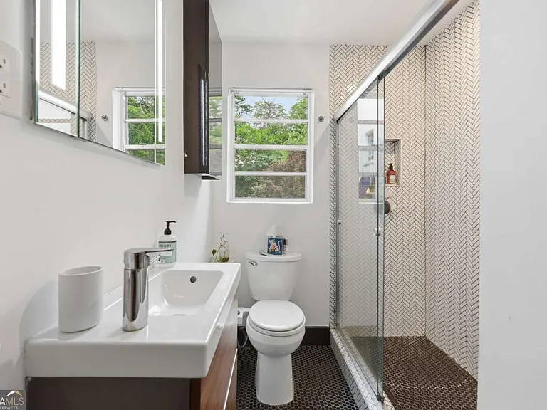 2240 Cheshire Bridge Rd NE #205 — Photo 11