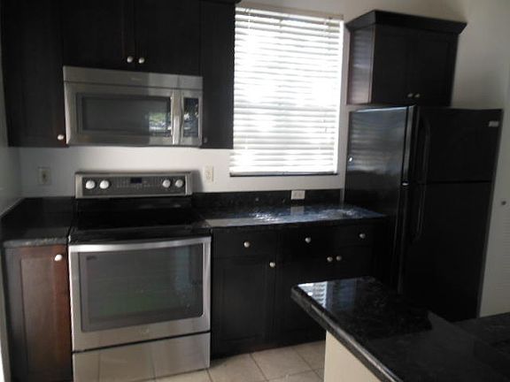 KITCHEN CUSTOM BLACK CABINETS
