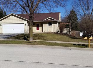 1704 Erin Ln, Waukesha, WI 53188