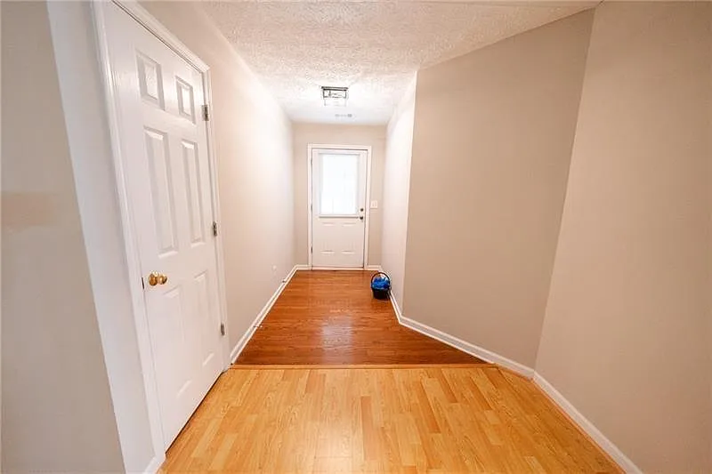 3 bed, 2.0 bath, 1557 sqft, $2,250 — Photo 4