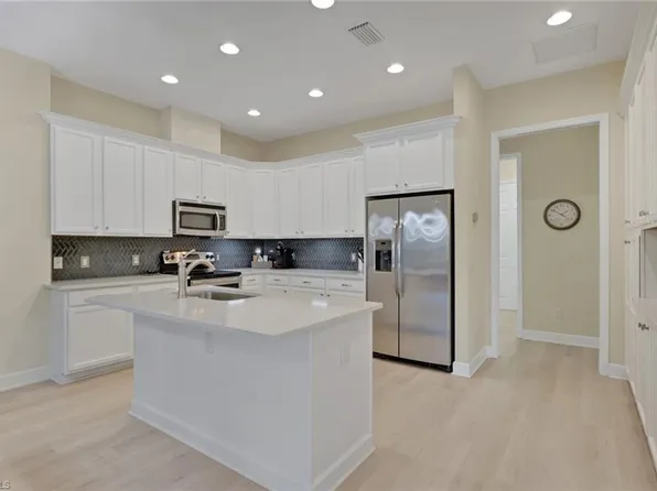 9524 Isla Bella CIR, BONITA SPRINGS, FL 34135