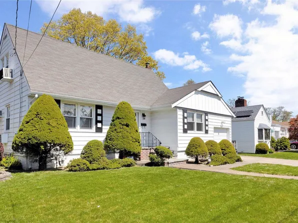 1225 Pembroke Street, Uniondale, NY 11553