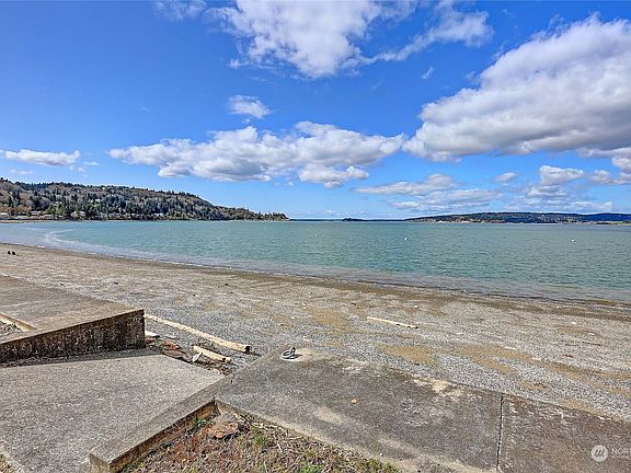 3rd image of 1095 Essex Street #3