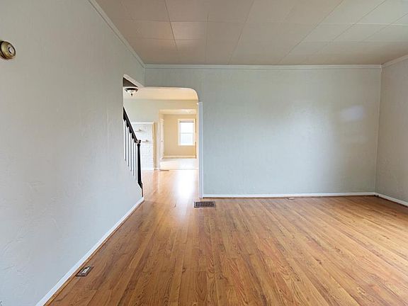 4th image of 7011 Laverne Ave