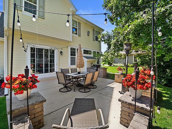 3rd image of 304 Woodlands COURT