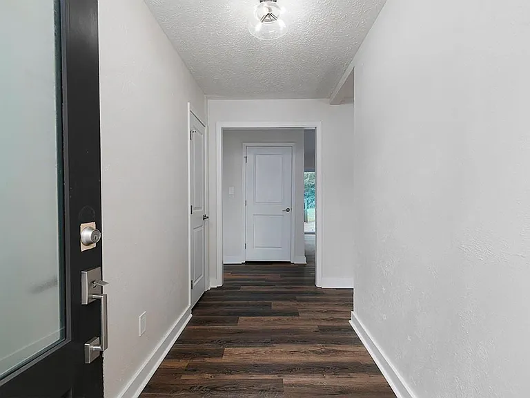 2506 Kingsley Dr NE — Photo 6