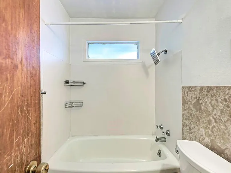 Mohle Dr — Photo 16