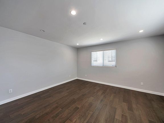 4th image of 1461 W 42nd Pl #1461