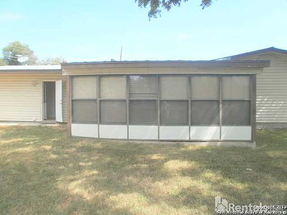 5th image of 902 Olney Dr