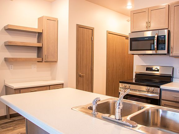 5th image of 2460 Golf Rd #206