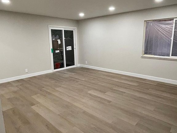 Large family room with sliding door to expansive yard.