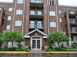 1479 N Milwaukee Ave APT 210, Libertyville, IL