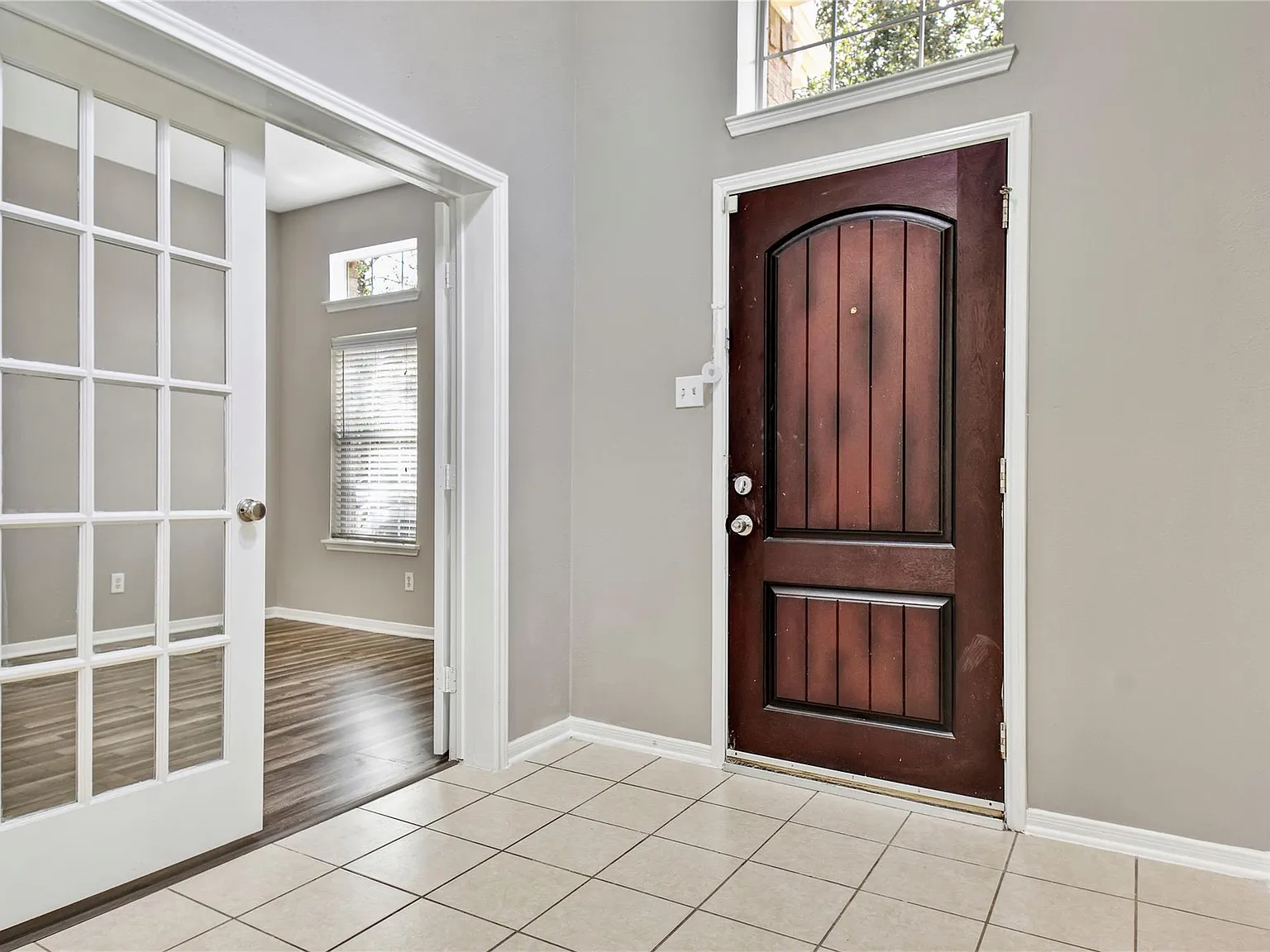 3 bed, 2.5 bath, 2500 sqft, $2,250 — Photo 2