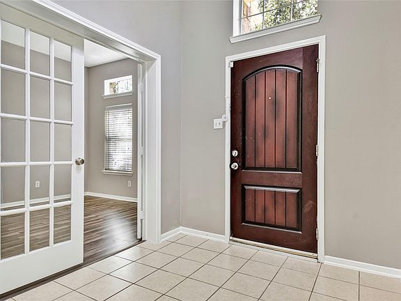 2nd image of 5601 Savannah Woods Ln