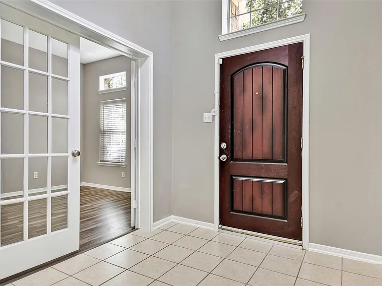 5601 Savannah Woods Ln — Photo 2