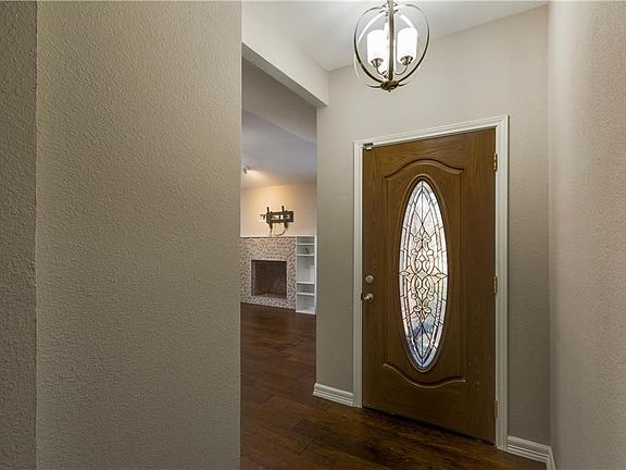 5th image of 2418 Highridge Dr
