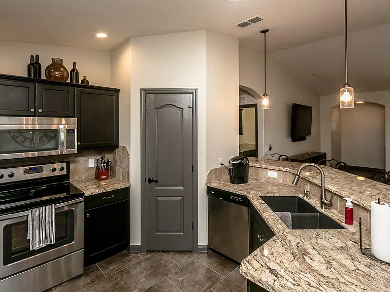 3570 Stanford Dr — Photo 14