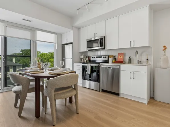799 Sheppard Ave West