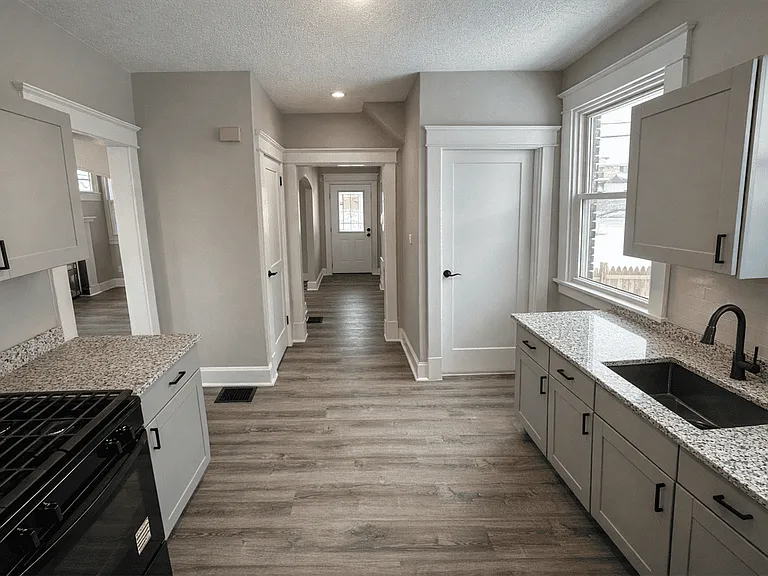 2550 Montana Ave — Photo 3