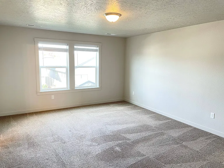 236 W Wausau St — Photo 22