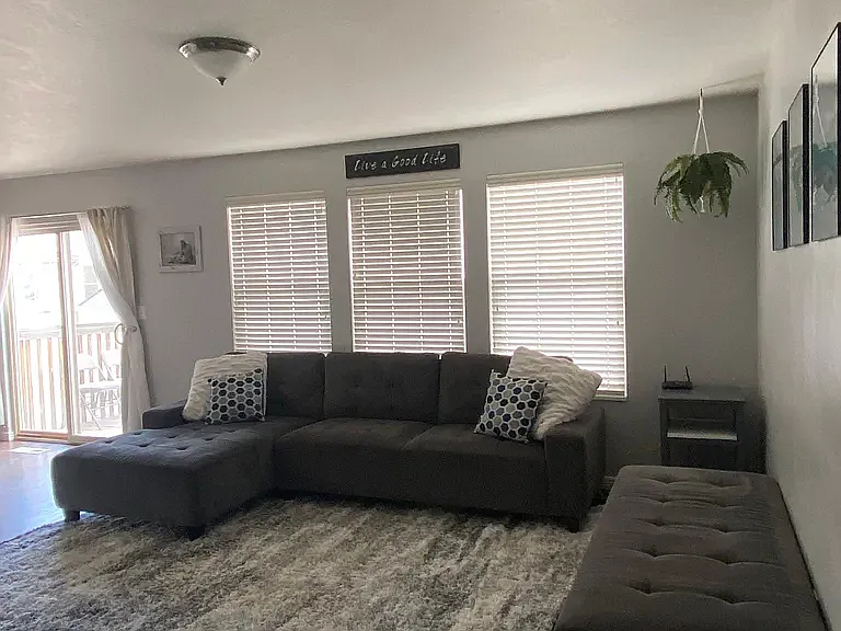 177 S 1930 E — Photo 2